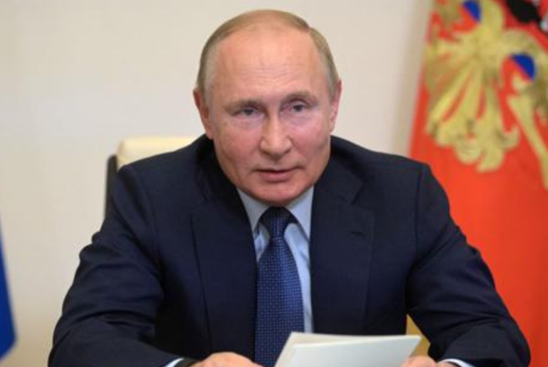 Sputnik V, altamente eficaz contra variante ómicron: Putin