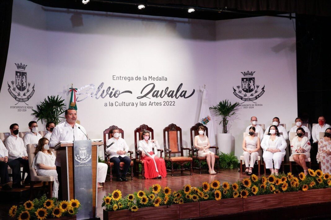 Ofelia Medina recibe medalla Silvio Zavala a la Cultura y las Artes 2022