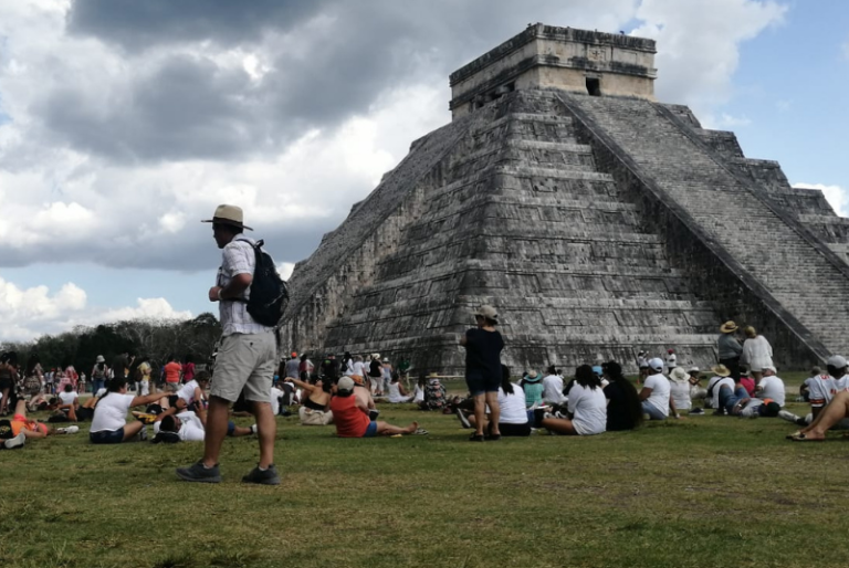 Se registran largas filas para ingresar a la  zona arqueológica de Chichén Itzá
