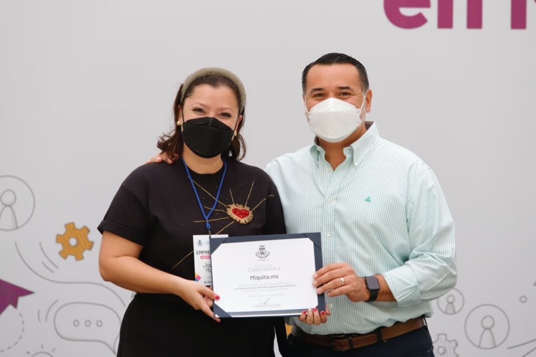 Egresa cuarta generación de emprendedores “Soy Parte de los 100”