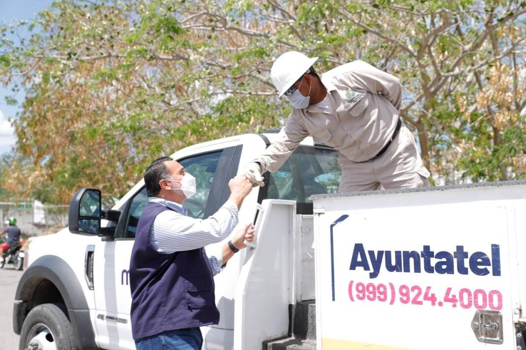 Supervisan rehabilitación de parque y avenida 77 de Tixcacal Opichén