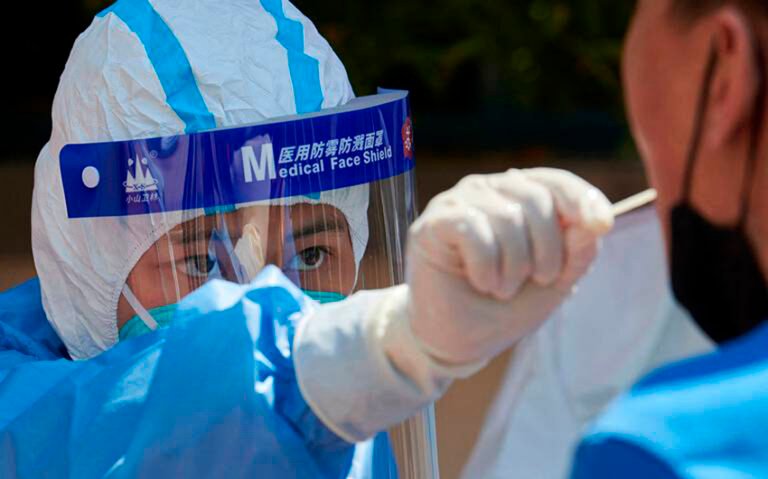 Shanghái reporta primeras muertes de COVID-19 tras confinamiento