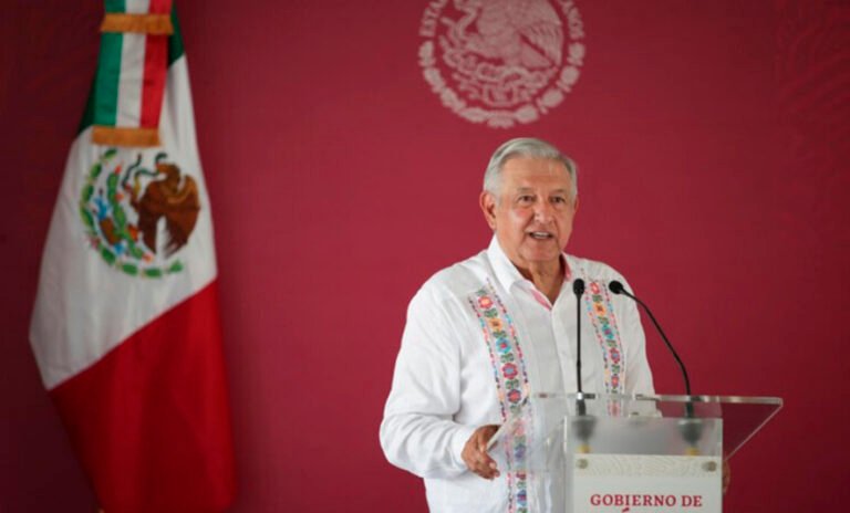 AMLO defiende Tren Maya, “no afectará cenotes, eso es una invención”