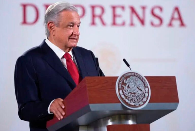 AMLO pide a refresqueras y cerveceras en NL parar producción por sequía