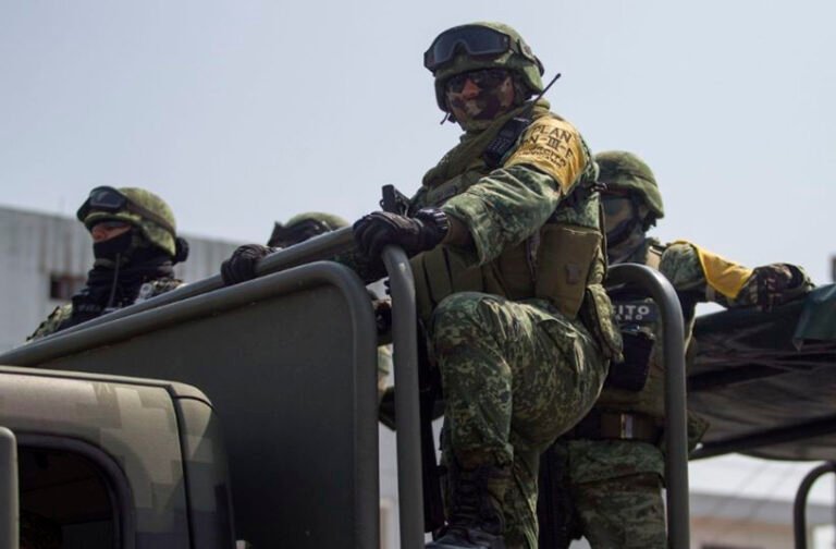 Grupo armado secuestra a dos mujeres militares en Puerto Vallarta