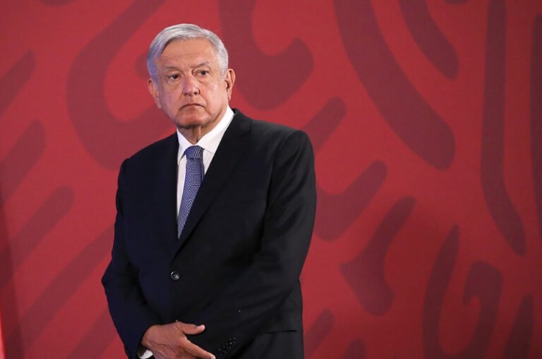 AMLO rechaza que investigación sobre caso Ayotzinapa esté estancada