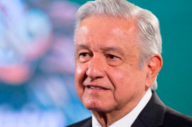 AMLO ofrece eliminar requisito de constancia de situación fiscal