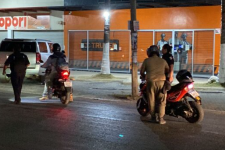 Montan operativo de vigilancia en zonas de bares de Cancún