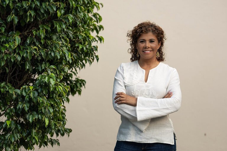 Leslie Hendricks reconoce desigualdad laboral que afecta las mujeres