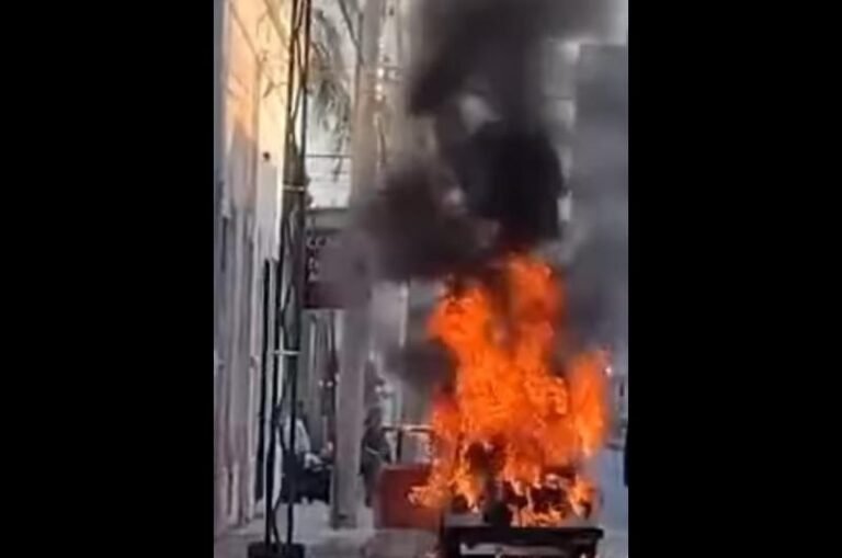Arde “vochito” en el Centro de Mérida