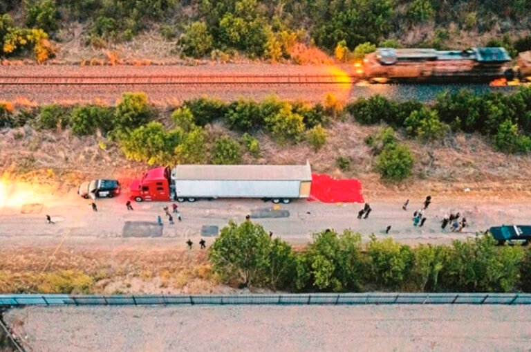 FGR investigará muerte de 22 migrantes mexicanos dentro de tráiler en Texas