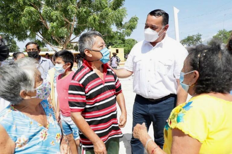 Alcalde, Renán Barrara, supervisa la rehabilitación de espacios públicos en Mérida