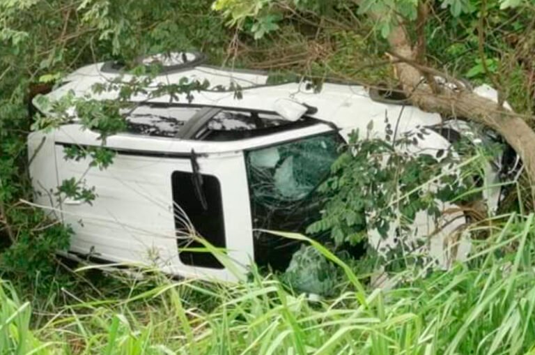 Dos mujeres quedan lesionadas tras accidente vehicular en Carmen-Isla Aguada