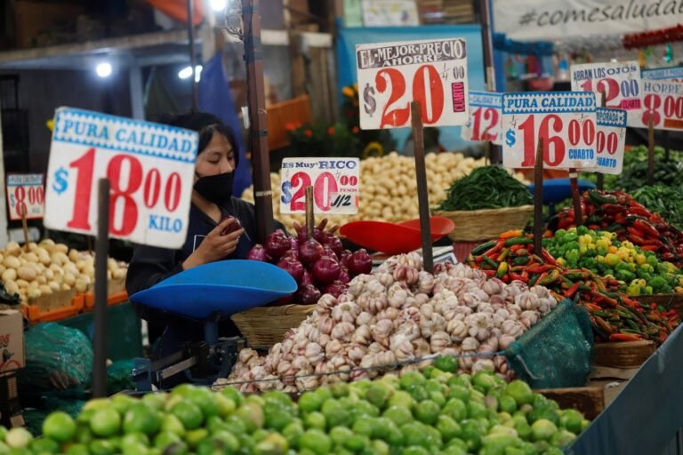 La escalada de precios en México continúa desacelerándose y llega al 4,44% en septiembre