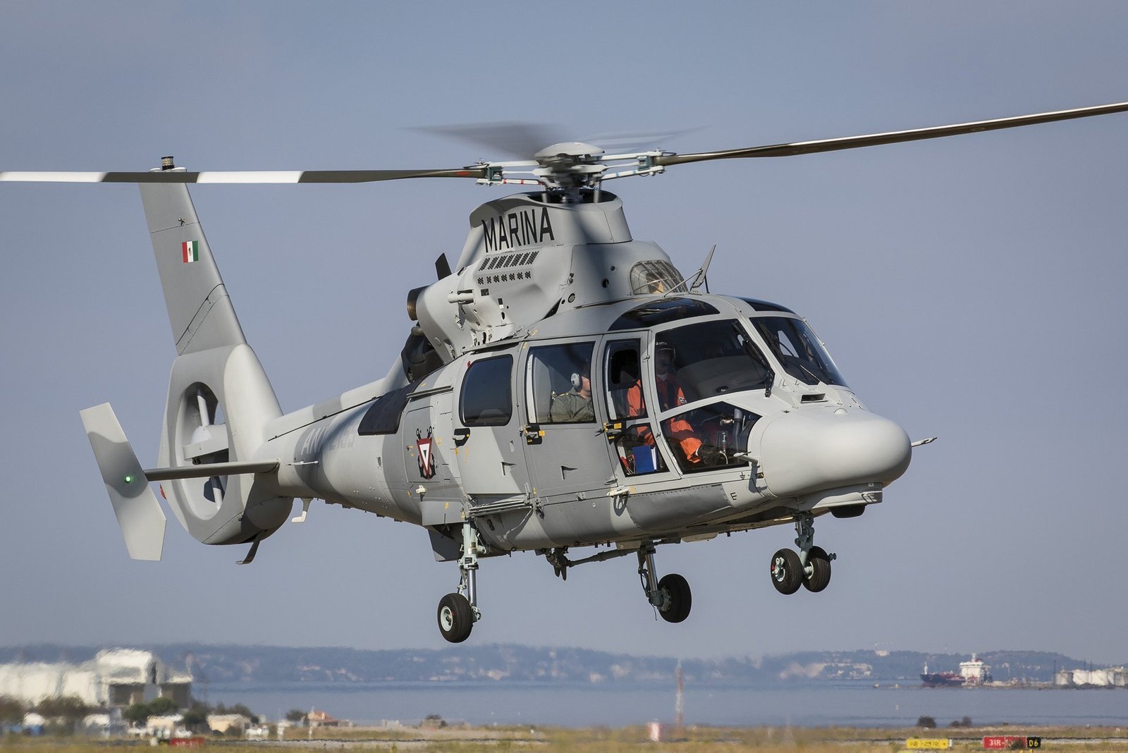 Se desploma helicóptero de la Semar